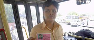 Die erste Busfahrerin in Neu Delhi, Vankadarath Saritha, bei ihrem ersten Arbeitstag am Montag. 