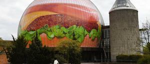 Mahlzeit. Die Kuppel in Prenzlauer Berg ziert jetzt ein Burger.