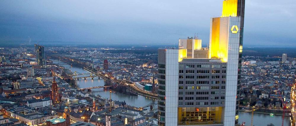 Die Commerbank baut nach dem Vorstand die nächste Führungsebene um.