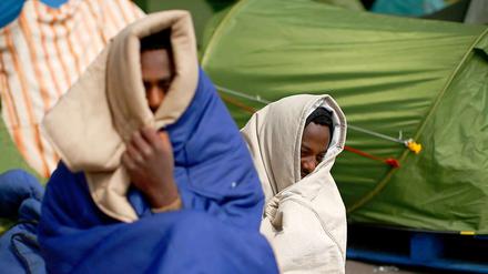 Gestrandet. Einwanderer aus Eritrea campieren unter einer Metro-Brücke in Paris. 