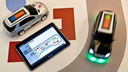 Ein Blick in die Zukunft: Im Modellversuch des Frauenhofer Instituts für offene Kommunikationssysteme (FOKUS) in Berlin fahren die Autos schon selbst.