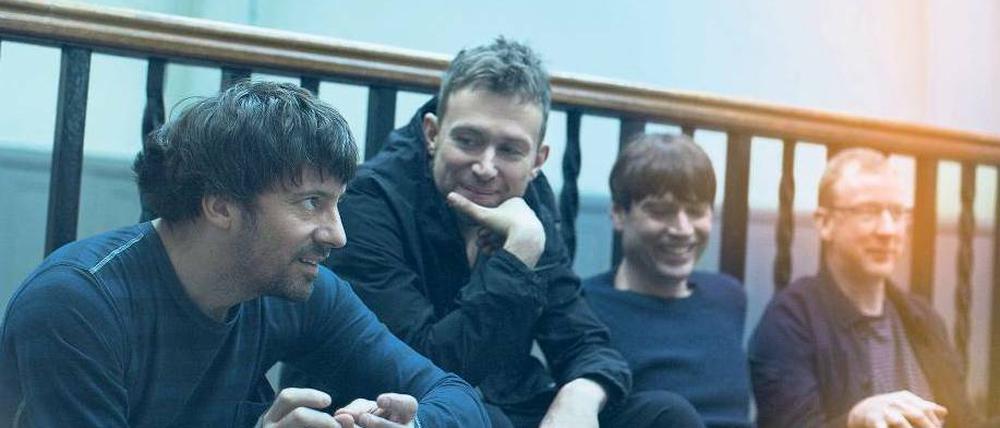 Mitten im Parklife. Graham Coxon, Damon Albarn, Alex James und Dave Rowntree sind Blur.