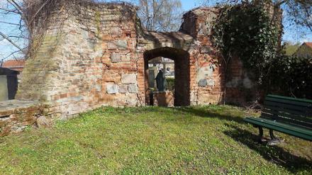 Um der vorrückenden Roten Armee die Orientierung zu erschweren, sprengte die Wehrmacht die Dorfkirche in Malchow vor deren Eintreffen.