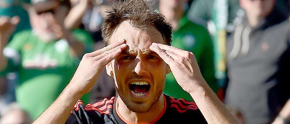 Ach, hören Sie mir auf! Von Sportpolitik will HSV-Spieler Westermann nichts wissen.