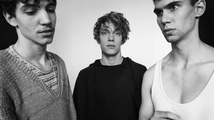 Wir Spandau-Atzen. Aaron Röbig, Felix Wagner und Kevin Kozicki (von links) kennen sich aus der Schule in Spandau. Nun legt das Techno-Trio im Berghain auf.