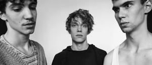 Wir Spandau-Atzen. Aaron Röbig, Felix Wagner und Kevin Kozicki (von links) kennen sich aus der Schule in Spandau. Nun legt das Techno-Trio im Berghain auf.