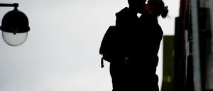 Immer mehr Menschen in Deutschland leben in einer Fernbeziehung.