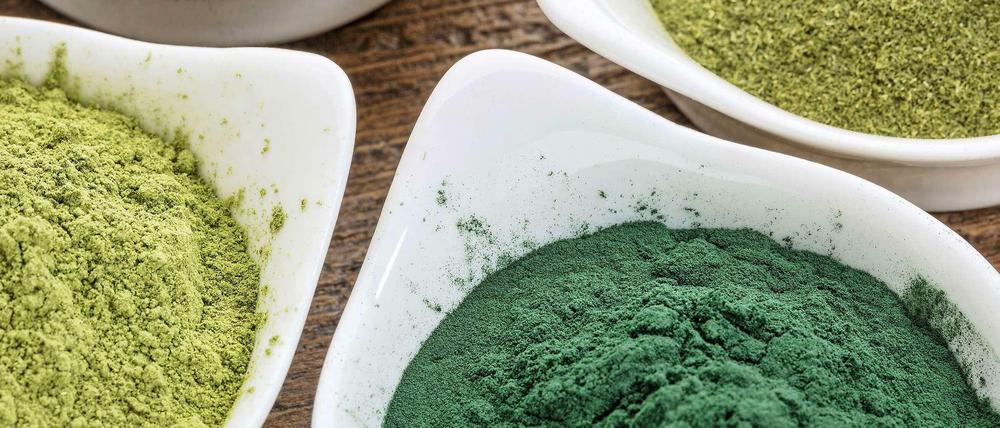Teure Pülverchen. Grünkohl und Brennessel täten's auch, für weit weniger Geld. Informationen über Ernährung mit einheimischem Obst und Gemüse auf dem Gesundheitsportal www.ugb.de.
