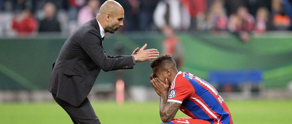 Pep Guardiola muss allerdings erst einmal Aufbauarbeit leisten und Trost spenden. Ob der Bayern-Trainer Jerome Boateng schnell wieder aufrichten kann?
