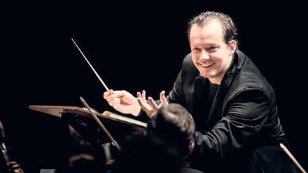 Liegt gut in der Kurve. Der lettische Dirigent Andris Nelsons.