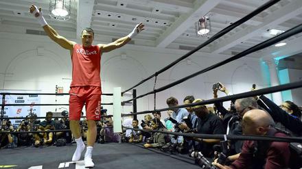 Attention, please! Wladimir Klitschkos WM-Kampf gegen Bryant Jennings im Madison Square Garden droht etwas unterzugehen neben all den Konkurrenzveranstaltungen. Zudem mindert Klitschkos Serie von 17 Titelverteidigungen in Folge die Spannung.