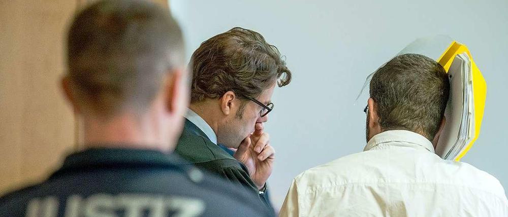 Dmutmaßliche "Maskenmann" Mario K. im Gericht.