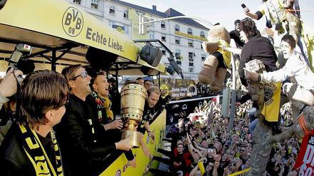 Goldene Stadtrundfahrt. 2012 feierte Klopp mit dem BVB in der Dortmunder Innenstadt das Double.