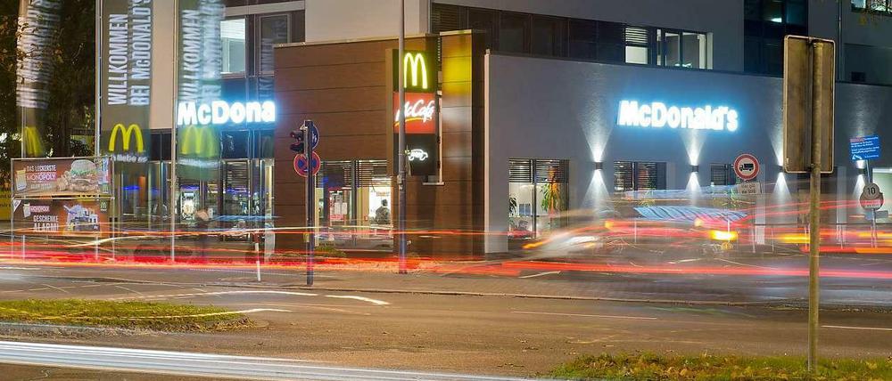 Das McDonald's Restaurant in Offenbach am Main: Auf dem Parkplatz des Restaurants war es zu dem gewaltsamen Übergriff auf die Studentin Tugce Albayrak gekommen. Eine Überwachungskamera hat alles gefilmt. 