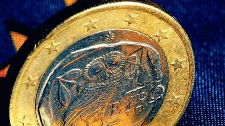 Geschätzter Euro. Laut aktueller Umfragen sind drei von vier Griechen für eine schnelle Einigung mit den Geldgebern, ebenso viele wollen die Währung behalten.