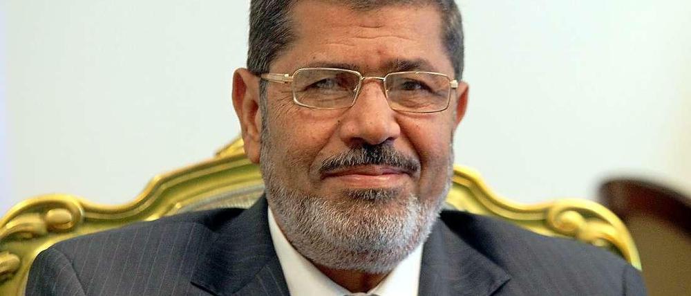 Ägyptens Ex-Präsident Mohammed Mursi ist zu 20 Jahren Haft verurteilt worden.
