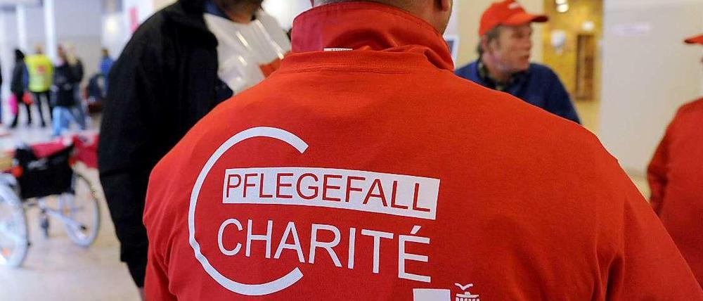 Pflegefall Charité: Immer wieder streikt das Krankenhauspersonal gegen systematische Missstände in der Versorgung. Hier ein Bild aus dem Jahr 2011.
