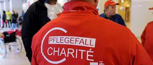 Pflegefall Charité: Immer wieder streikt das Krankenhauspersonal gegen systematische Missstände in der Versorgung. Hier ein Bild aus dem Jahr 2011.
