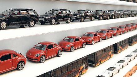 Modell Volkswagen. Im Berliner Autoforum findet sich der größte Shop mit 600 verschiedenen VW-Modellautos aller Konzernmarken. 