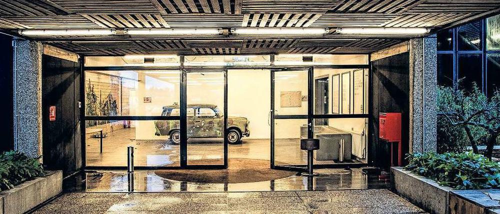 Endstation. Mit ein paar Trabis, die im ganzen Haus verteilt sind, wollen die Macher von B.Amsterdam das Berlin-Gefühl in die Gründerszene bringen. 
