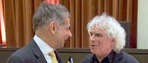 Intendant Martin Hoffmann und Chefdirigent Sir Simon Rattle bei der Jahrespressekonferenz.