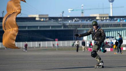 Wie geht es voran am Tempelhofer Feld? Der Senat zieht heute eine Zwischenbilanz.