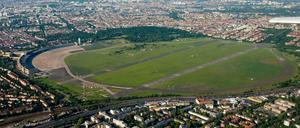 Der Volksentscheid hat zwar geklärt, dass es keine Wohnungen am Rande des Tempelhofer Feldes geben wird. Wie es weitergehen soll, ist allerdings unklar.