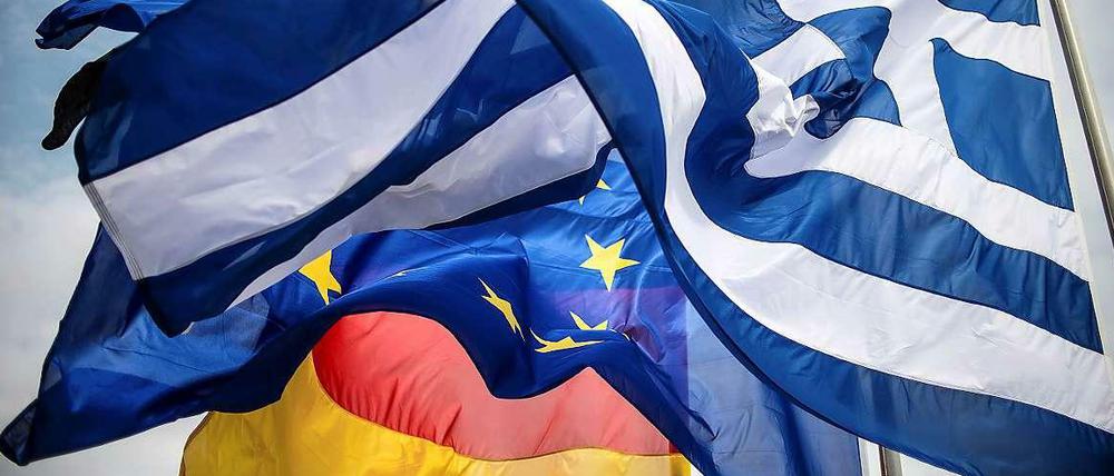 Griechenland will das Geld von Deutschland unter anderem als Wiedergutmachung für Gräuel und Zerstörungen, die deutsche Soldaten im Zweiten Weltkrieg angerichtet haben.