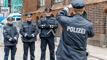 Die Polizei, nicht beleidigt und gut gelaunt