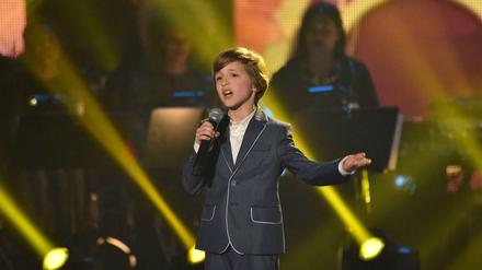 Nestor (8) aus Potsdam - heute Abend live im Finale von "The Voice Kids" bei Sat 1.