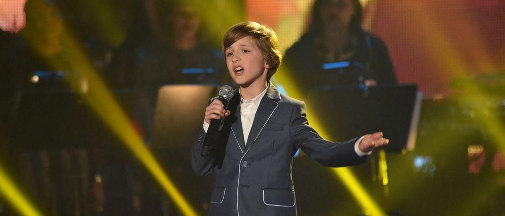Nestor (8) aus Potsdam - heute Abend live im Finale von "The Voice Kids" bei Sat 1.