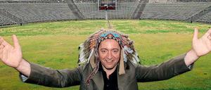 In Berlin, da kannste was erleben... Der musizierende Komiker Rainald Grebe hatte sein für Dezember geplantes Konzert in der Waldbühne im Vorjahr abgesagt – eine Begründung lieferte er auch am Dienstag nicht. Am 20. Juni soll es nun endlich soweit sein. Wer noch Karten hat: Die gelten noch. 