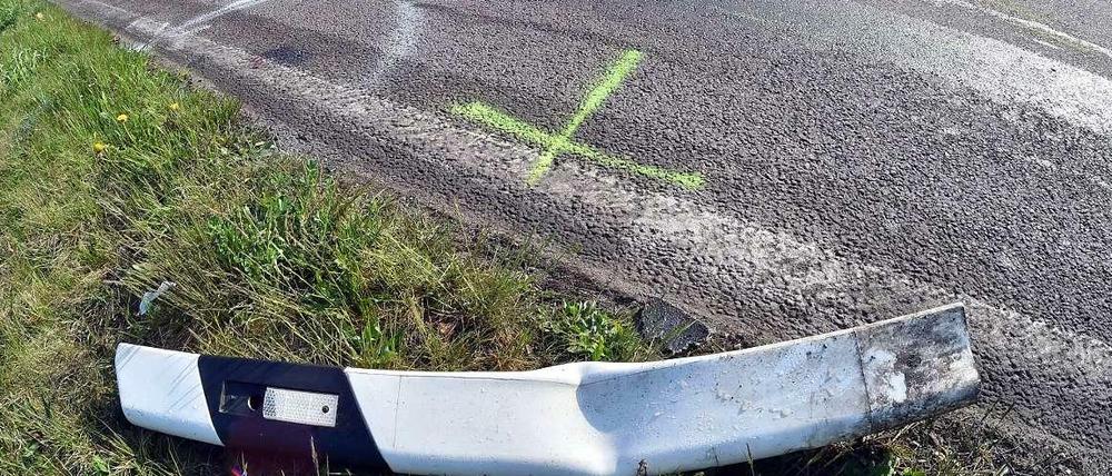 Bei einem Unfall in Halle an der Saale kamen ein Polizist und ein Motorradfahrer ums Leben. 