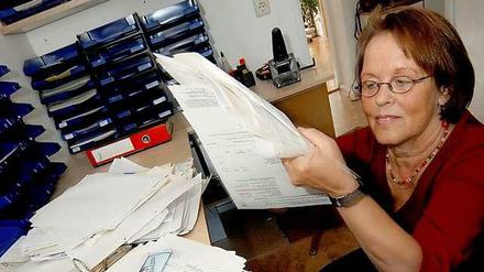 Christa Beer ist Profi-Sortiererin und hilft beim systematischen Ordnung-Schaffen
