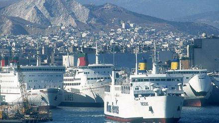 Sicherer Hafen. Griechenland prüft laut Regierungskreisen nun doch den Verkauf seiner beiden größten Häfen von Piräus und Thessaloniki.