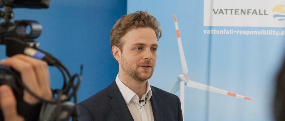 Dies ist in der Vattenfall-Zentrale, aber nicht der Vattenfall-Sprecher - sondern Peng!-Aktivist Jean Peters, der sich als Konzernvertreter ausgab.