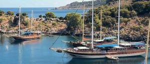 Abseits vom Rummel. Die Crew der „Kayhan 11“ sucht und findet immer wieder verschwiegene Buchten, wie die von Aglimani, um dort vor Anker zu gehen. 