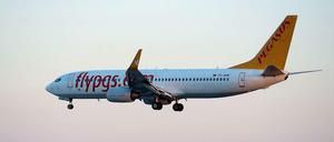 Die erste Landung: Um 5.55 Uhr traf eine Boeing der türkischen Pegasus Airlines auf der BER-Landebahn ein.