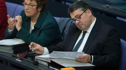 Zoff um Schiedsgerichte bei TTIP: Gabriel präsentiert neuen Vorschlag für ein bilaterales Handelsgericht zwischen EU und USA. 