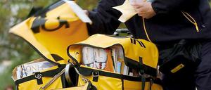 Rund eine Million Briefe und Pakete sind nach Verdi-Angaben wegen des Post-Streiks am Sonnabend in Berlin nicht zugestellt worden.