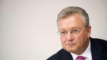 Frank Henkel, 51, ist seit 2008 Vorsitzender des CDU-Landesverbands Berlin und seit Dezember 2011 Bürgermeister und Senator für Inneres und Sport.