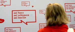 Immer dieses Rumgenörgel! 2009 versuchte der Senat, die Berliner unter dem Motto „Herz und Schnauze“ zur Freundlichkeit zu erziehen.