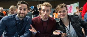  Die Youtube-Stars des Comedy-Trios "Y-Titty" Oguz Yilmaz (links), TC (Matthias Roll, Mitte)) und Phil (Philipp Laude) posieren in der Arena.