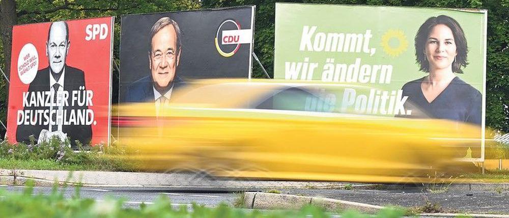Wahlplakate mit den Spitzenkandidaten Olaf Scholz (SPD.), Armin Laschet (CDU) und Annalena Baerbock (Bündnis 90/Die Grünen).