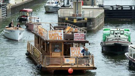 Rettet die bunte Flotte. Für ihren Erhalt demonstrierten die Betreiber von Salonbooten auf der Spree. 