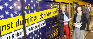 BVG-Chefin Eva Kreienkamp (links) und Wirtschaftssenatorin Ramona Pop (rechts) bei der Eröffnung des U-Bahnhofs Museumsinsel.