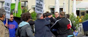 Rechte greifen Mai-Kundgebung in Weimar an.