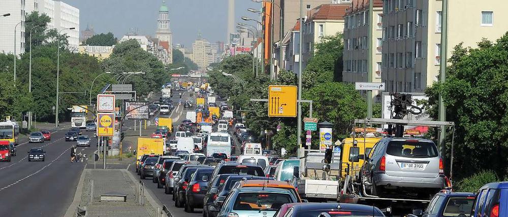 Stau stadteinwärts: Wie hier in Lichtenberg geht es vielen Pendler tagein, tagaus.