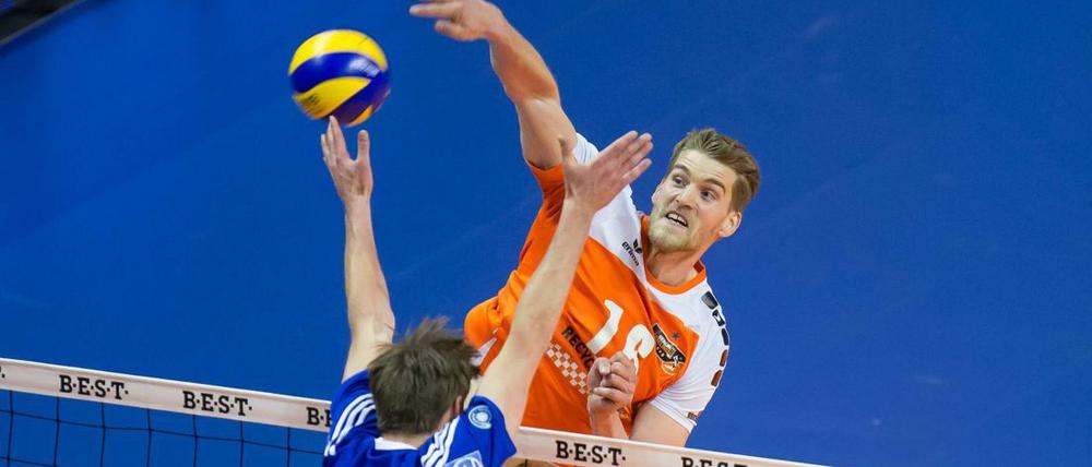 Viel Platz nach oben. Berlins Christian Dünnes und seine Teamkollegen liebäugeln mit emotionalem Hochgefühl. 