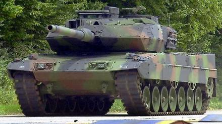 Ein Leopard-2-Panzer auf der Teststrecke